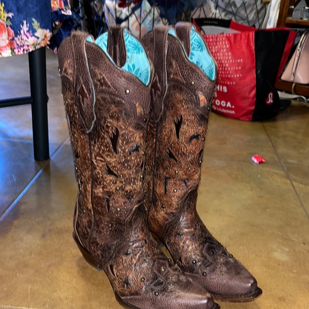 Corral Brand Cowboy Boots. Gently used and worn 3x  Size 7, Registered 13663